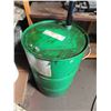 Image 3 : 45 gallon oil barrel with pump