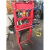 Image 2 : 12 ton hydraulic press