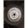 Image 1 : 5 bolt 15" trailer rim (tire worn)