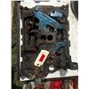 Image 2 : Ford FE 2BBL D4TE-9425-B2A cast intake manifold