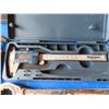 Image 2 : digital calipers and assorted wrenches