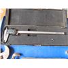 Image 3 : digital calipers and assorted wrenches