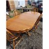 Image 2 : oak table in great condition claw foot legs and 2 table leafs includes 4 chairs