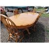 Image 5 : oak table in great condition claw foot legs and 2 table leafs includes 4 chairs