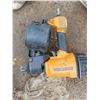 Image 2 : bostitch air nailer