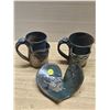Image 1 : 3 pieces signed pottery 2 mugs & dish