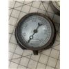 Image 2 : LOT OF VINTAGE PRESSURE GAUGES