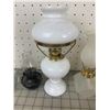 Image 3 : VINTAGE LOT OF MINI OIL LAMPS