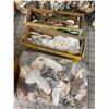 Image 2 : LARGE LOT COLLECTION OF SHELLS STONES ETC CRAFTING
