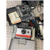Image 2 : LOT OF 4 VINTAGE POLORIOD CAMERAS ETC