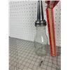 Image 3 : ANTIQUE ONE QUART OIL BOTTLE AND SPOUT TOP