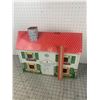 Image 1 : VINTAGE TIN TOY DOLL HOUSE