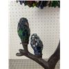 Image 3 : LARGE TIFFANY STYLE TABLE LAMP WITH LIGHT UP BIRDS