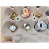 Image 4 : egg carton of jewelry
