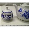 Image 3 : "Royal Oak" teapot and sugar bowl