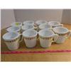 Image 1 : 11 pyrex cups matching