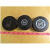 Image 2 : 3 NHL hockey pucks