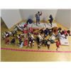 Image 1 : random loose sports figures