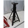 Image 2 : two jack stands