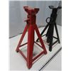 Image 3 : two jack stands