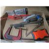 Image 2 : assorted tools
