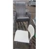 Image 1 : 4 patio chairs and metal chair