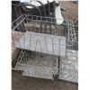 Image 3 : 4 metal milk crates