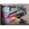 Image 2 : assorted hand tools