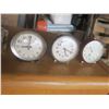 Image 3 : vintage alarm clocks