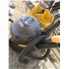 Image 3 : 13 gallon 6HP Shop Vac and mop pail