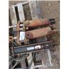 Image 3 : lot of three hydraulic rams