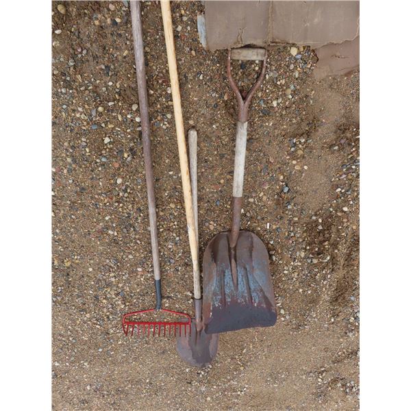 shovels and rake extra handle