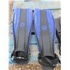 Image 3 : 2 pairs of flippers