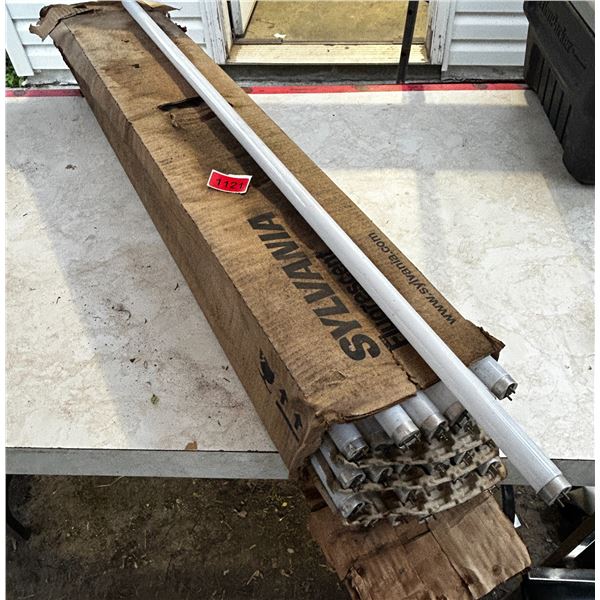 Box of 4’ fluorescent bulbs