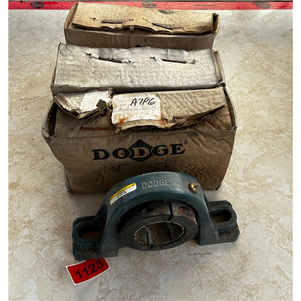 3 unused pillow block bearings