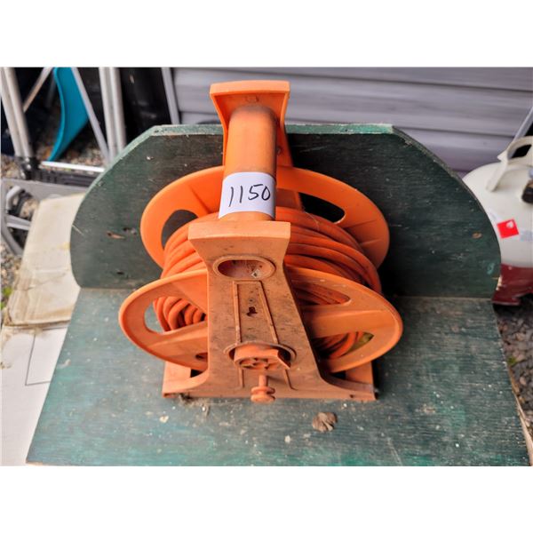 100' extension cord on reel for easy windup and carrying