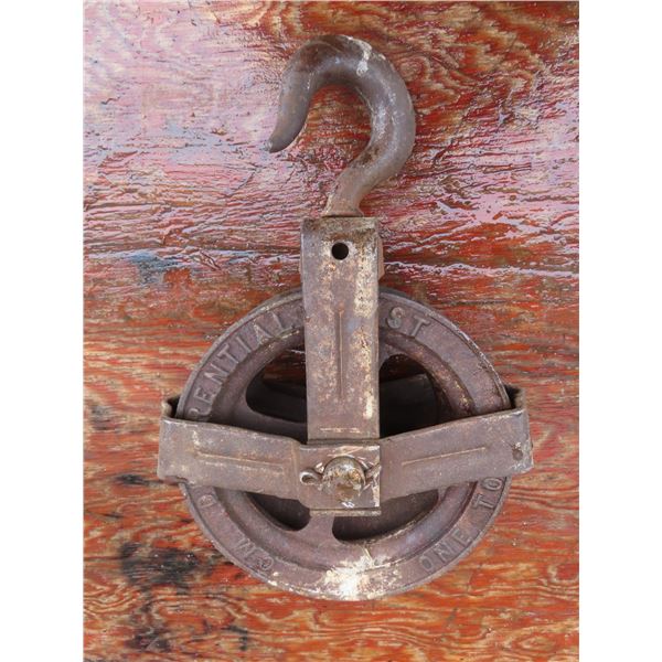 pulley antique with hook