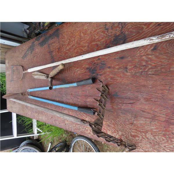 hedge clippers and soil claw