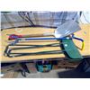 Image 1 : Scoop shovel, leaf picker and the claw