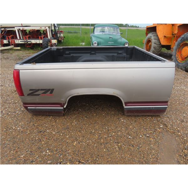 Chevrolet Z71 truck box