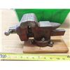 Image 1 : smaller bench vise