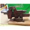 Image 2 : smaller bench vise