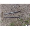 Image 1 : 2 pitch forks