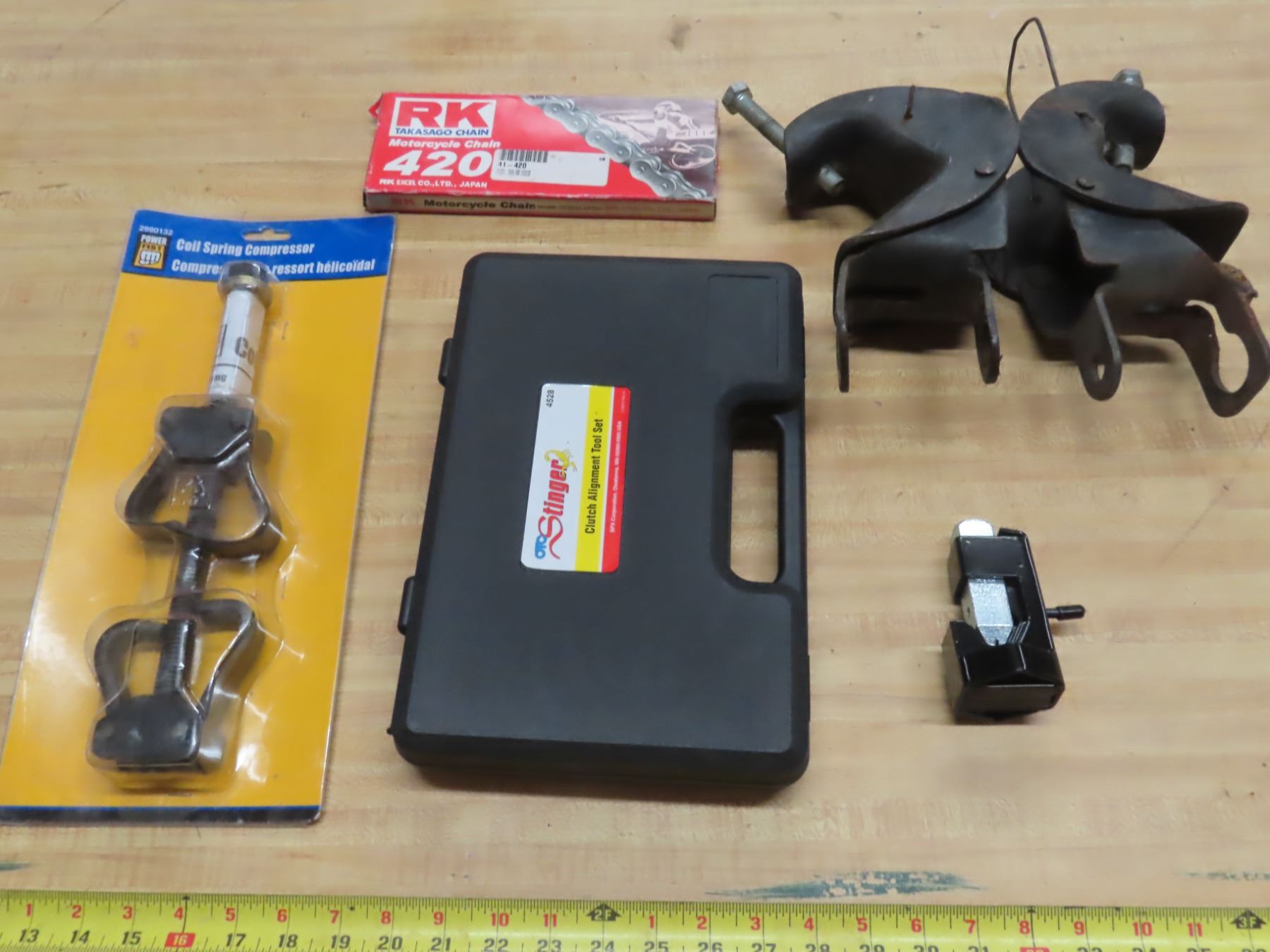 spring compressor , clutch alignment tol . Chain , hinges