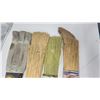 Image 4 : 4 Vintage curling brooms
