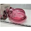 Image 2 : Cranberry glass kitten on basket, candy dish - in original box