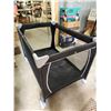 Image 4 : Avalon portable playpen & purse