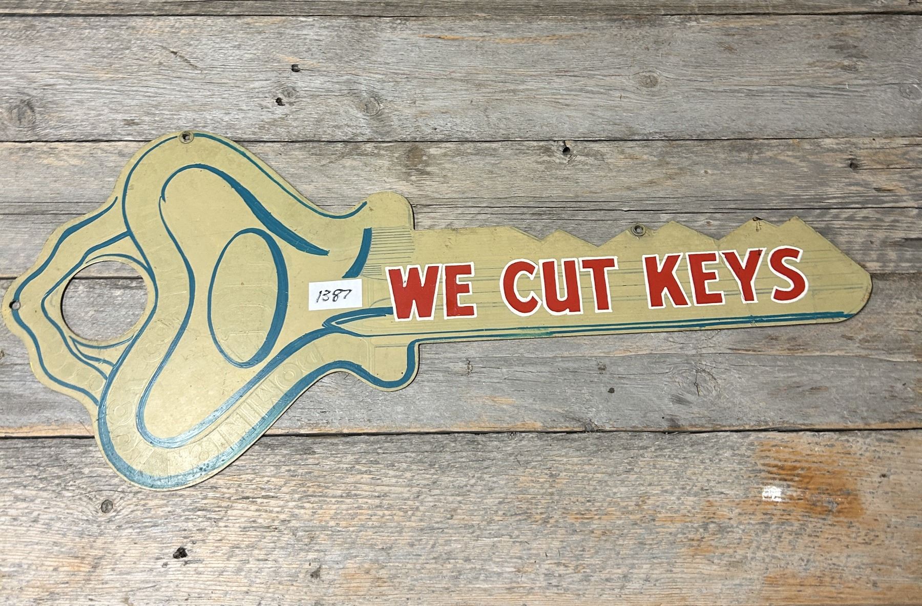 Key sign - metal - 32