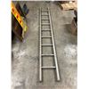 Image 1 : Wooden rung ladder - 10' tall