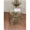 Image 2 : Coal oil lamp, #2 - c/w with chimney
